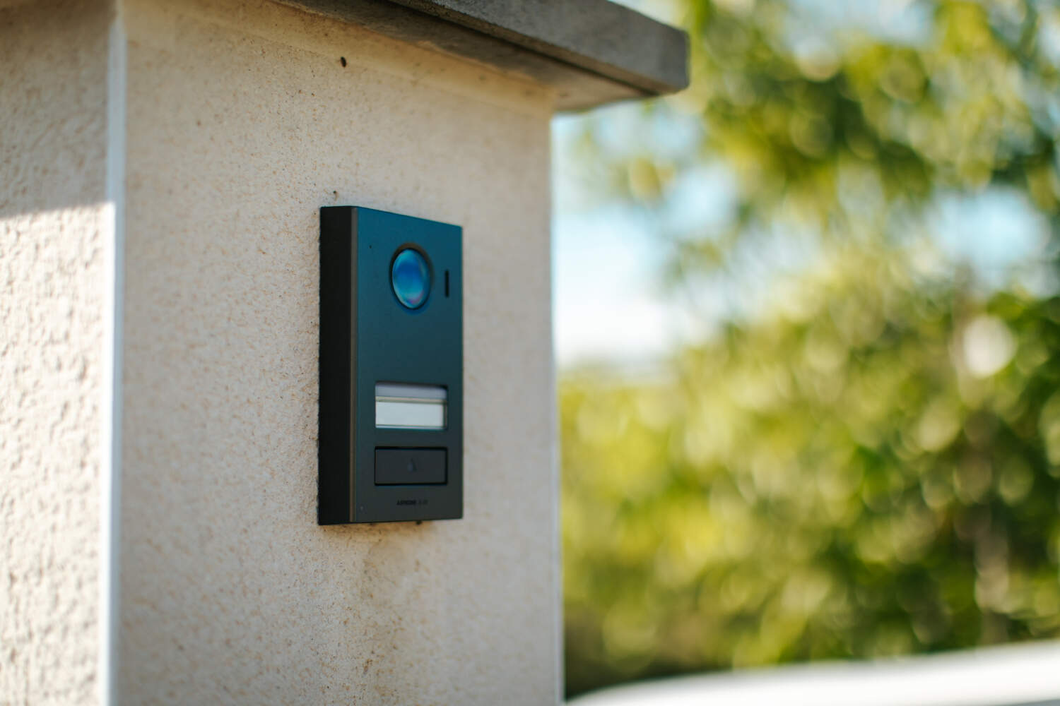 Interphone et systèmes de sécurité